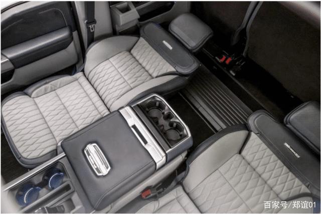 福特2021款F-150 前排座椅180度放平，解锁车内“露营床”与移动“橱柜”新玩法